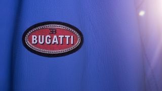 Un video del video corporate per Bugatti, il dettaglio del logo