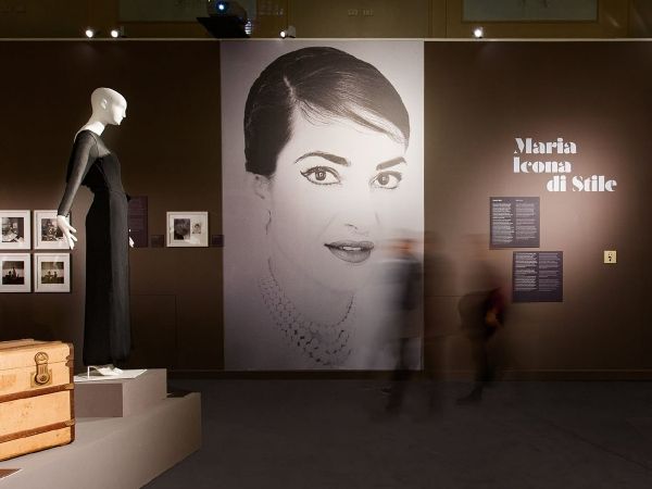 L’allestimento della mostra su Maria Callas: il racconto visuale di una “popstar”